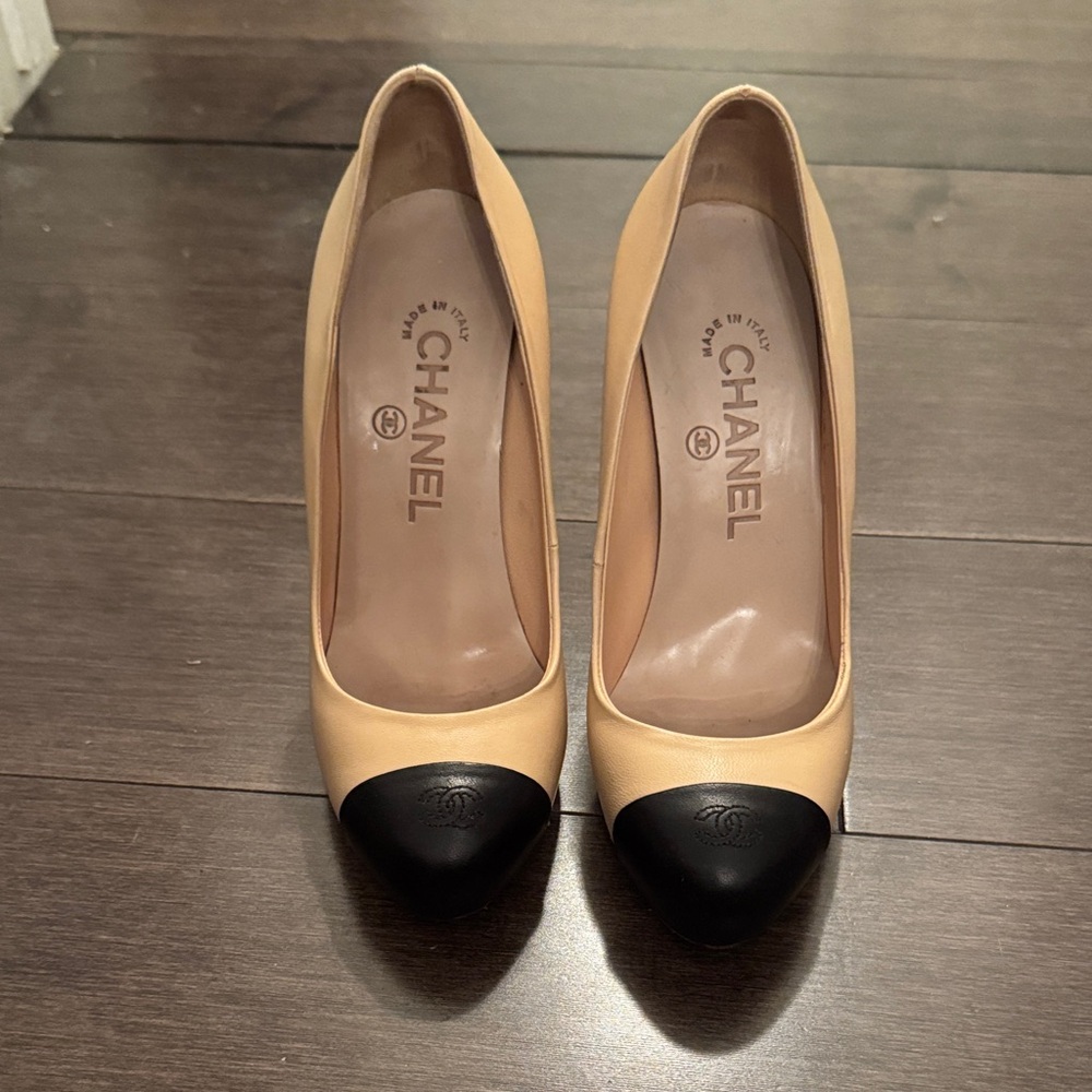 CHANEL Women's Beige and Black Heels